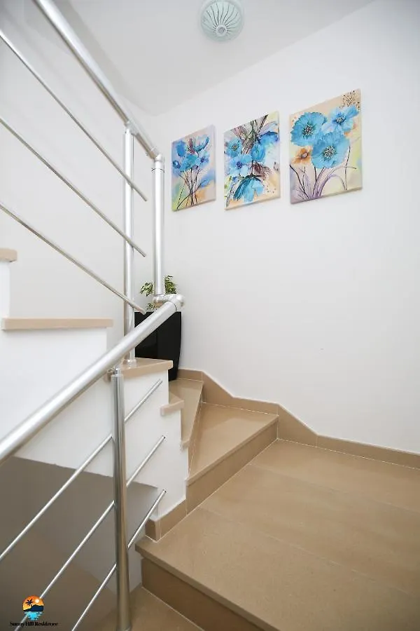 Appart hôtel Sunny Hill Residence Radhimë